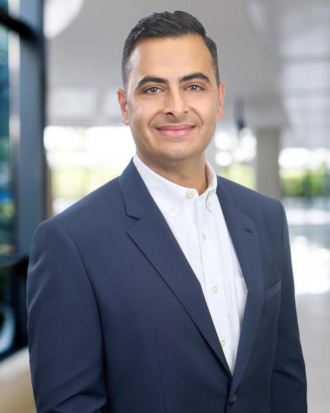 Dr. Navid Akbar: Woodstock Endodontist